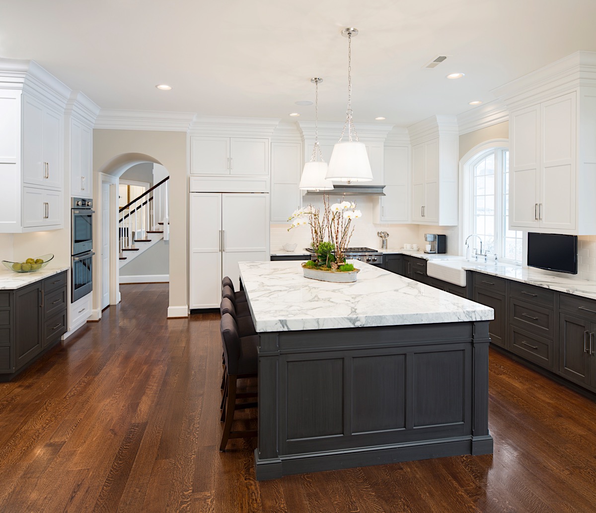 Kitchen Contrasting Colors